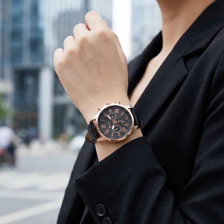 Elegant women's watch with a leather strap – Roman numeral dial